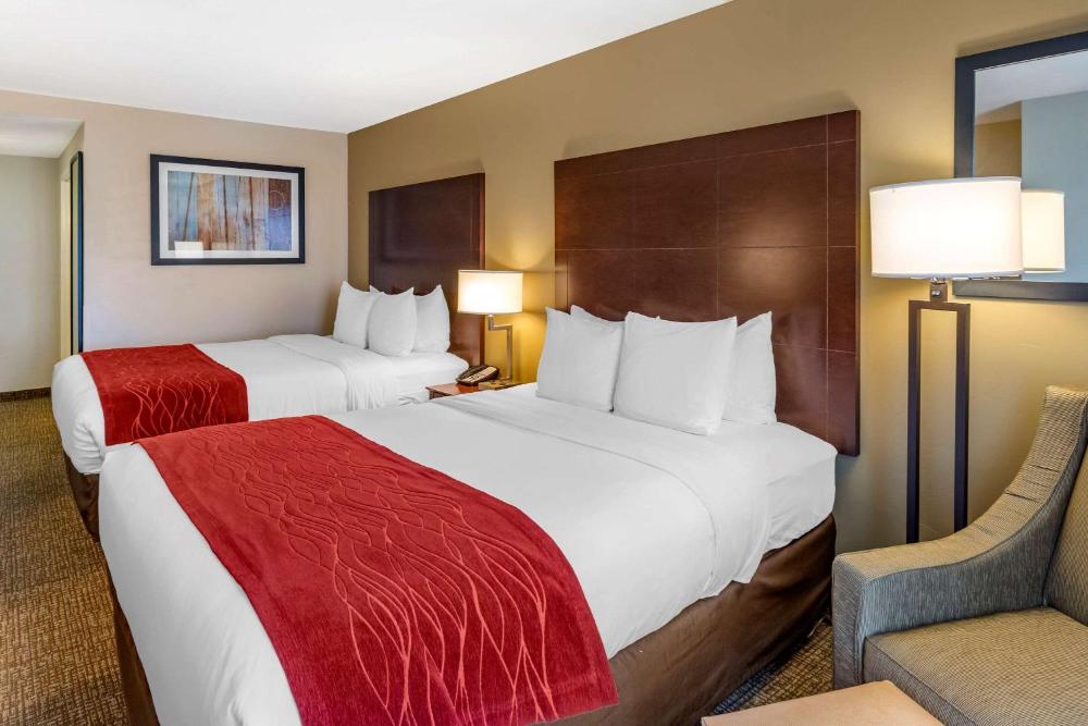 Queen Room with Two Queen Beds - Non-Smoking interior