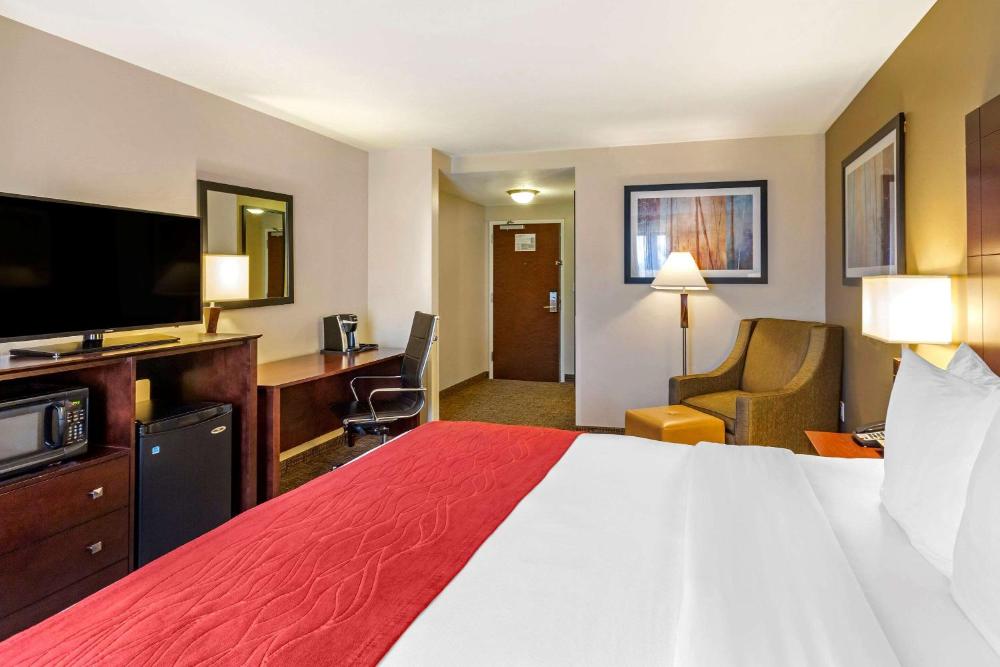 King Room - Non-Smoking interior